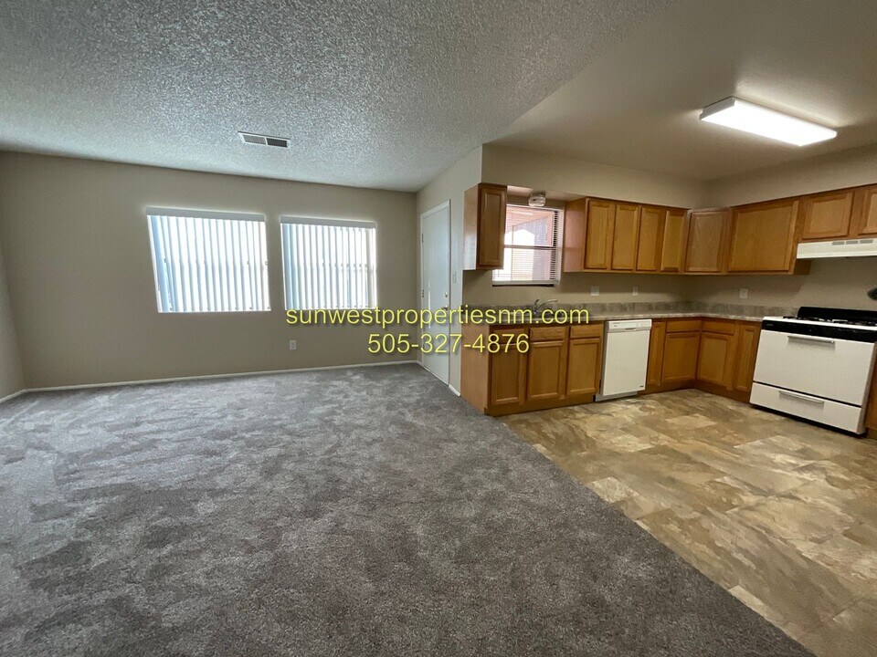 2203 N Tucker Ave in Farmington, NM - Building Photo