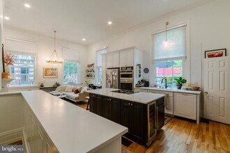 2047 Spruce St in Philadelphia, PA - Building Photo - Building Photo