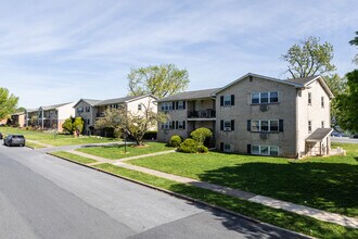 Lawnton Gardens in Harrisburg, PA - Foto de edificio - Building Photo