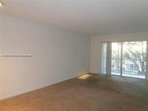 1075 Riverside Dr in Coral Springs, FL - Building Photo - Building Photo