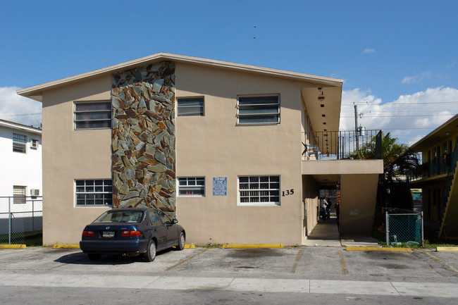 135 W 28th St in Hialeah, FL - Building Photo - Building Photo