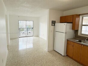 635 SW 7th Ct in Miami, FL - Building Photo - Building Photo