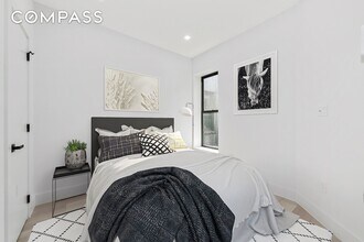 34-32 43rd St, Unit 7111 in Queens, NY - Building Photo - Building Photo