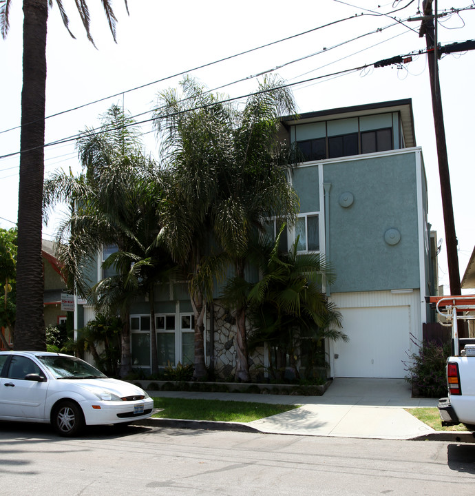 237 Kennebec Ave in Long Beach, CA - Foto de edificio