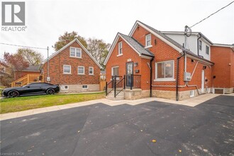 22 Ash St in Kitchener, ON - Building Photo - Building Photo