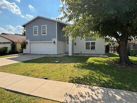 2113 Via Del Norte in Carrollton, TX - Building Photo