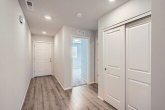 1851 Smith Dr in Woodburn, OR - Building Photo - Building Photo