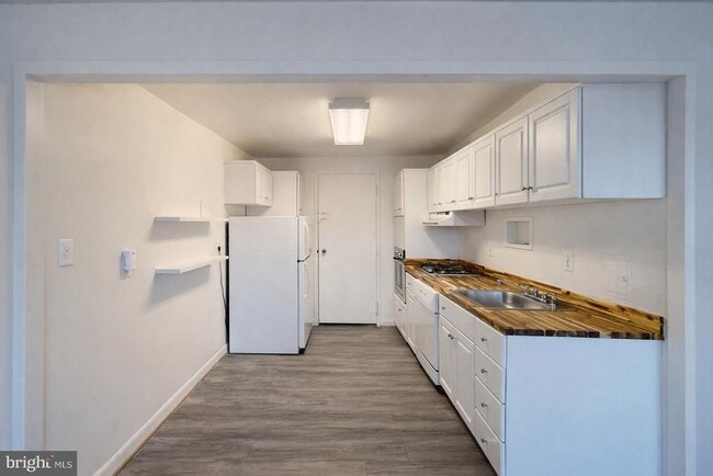 property at 10201 Grosvenor Pl