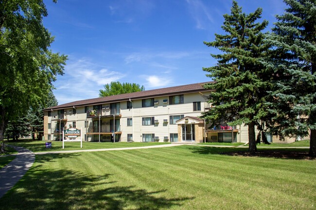 Amrock Apartments in Fargo, ND - Foto de edificio - Building Photo