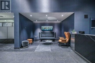 28 Wellesley St E in Toronto, ON - Building Photo - Building Photo