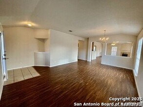 102 Lindseys Cove in San Antonio, TX - Building Photo - Building Photo