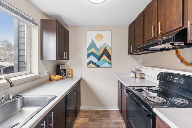 Vibe Apartments in Kent, WA - Building Photo - Building Photo