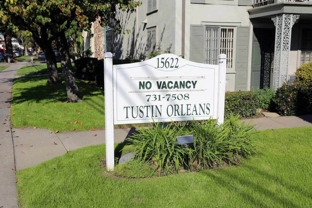 Tustin Orleans in Tustin, CA - Foto de edificio