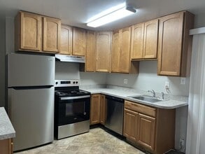 1445 Chatham Ct in Crofton, MD - Building Photo - Building Photo