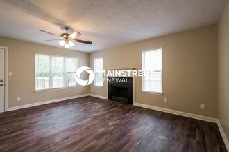 2295 Burdett Ridge Dr in College Park, GA - Foto de edificio - Building Photo
