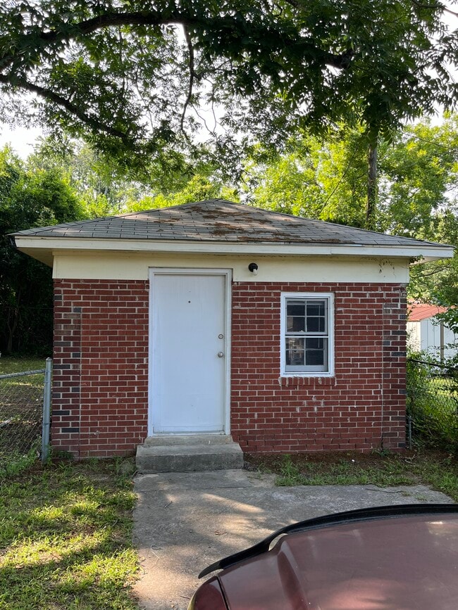 property at 1422 Poplar St