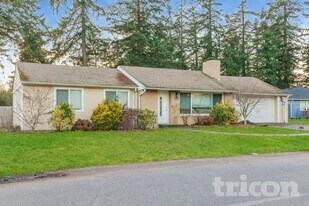 9022 Lorraine Ave S in Lakewood, WA - Building Photo
