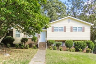 424 20th Ct NE in Center Point, AL - Building Photo