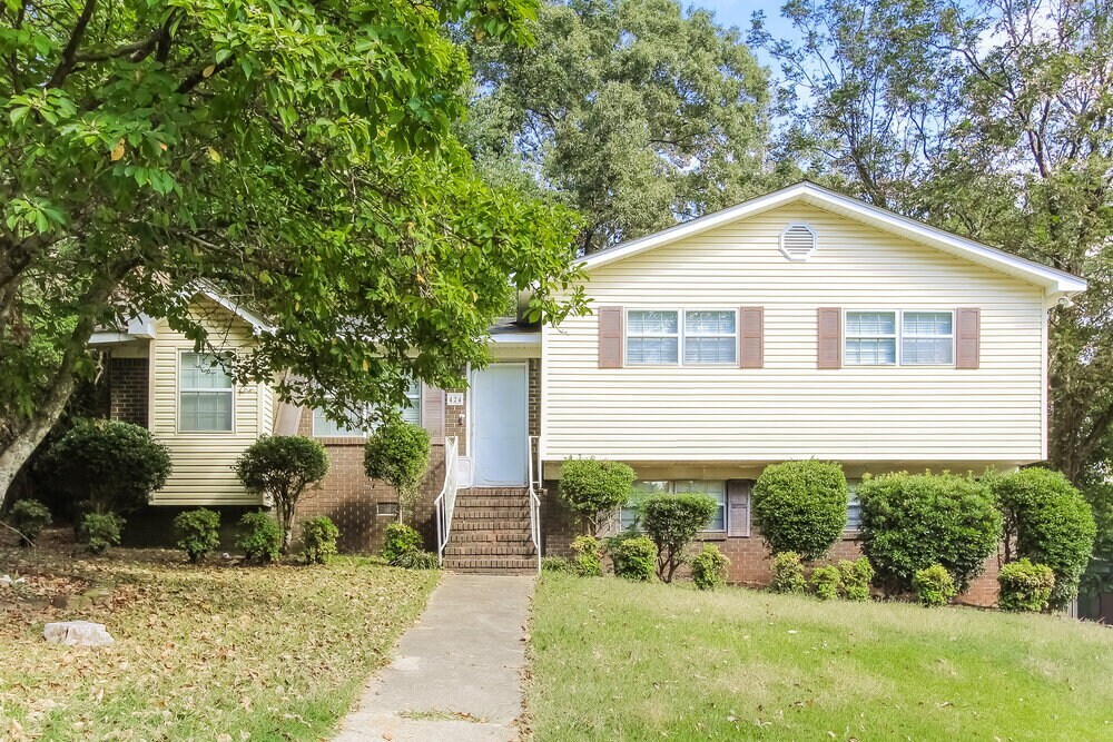 424 20th Ct NE in Center Point, AL - Building Photo