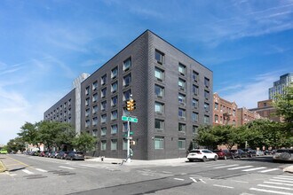 46-09 11th St in Long Island City, NY - Building Photo - Building Photo