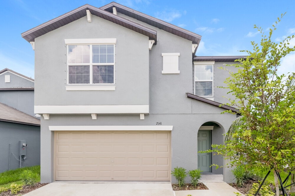 2141 Skybrooke Blvd in Lutz, FL - Foto de edificio