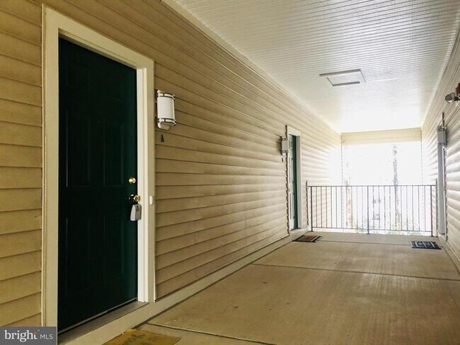 13205 Cloppers Mill Dr in Germantown, MD - Building Photo - Building Photo