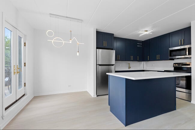 711 W Gordon Terrace, Unit 110 in Chicago, IL - Building Photo - Building Photo