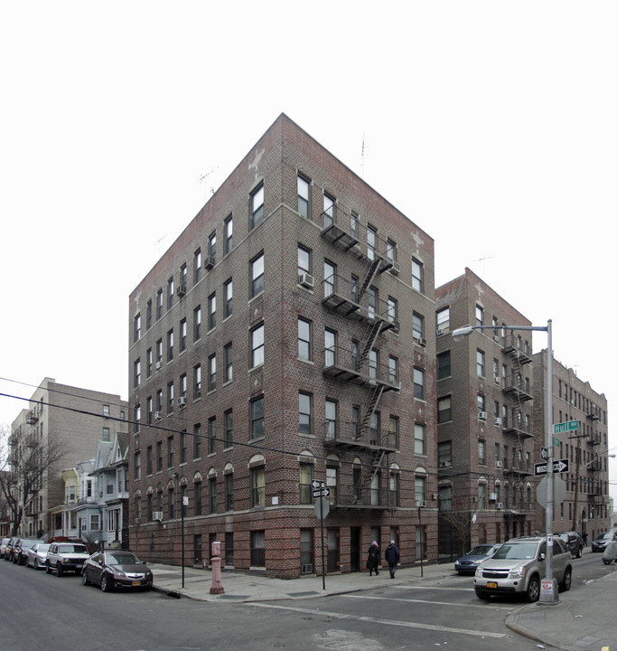 333-335 E 209th in Bronx, NY - Building Photo