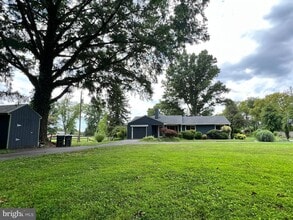 19386 Youngs Cliff Rd in Sterling, VA - Building Photo - Building Photo