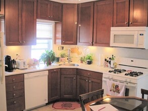 59 Windsor Rd, Unit 2 in Medford, MA - Building Photo - Building Photo