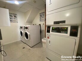 111 Park Dr in Boston, MA - Building Photo