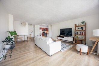 41 Park St, Unit 410 in Brookline, MA - Foto de edificio - Building Photo