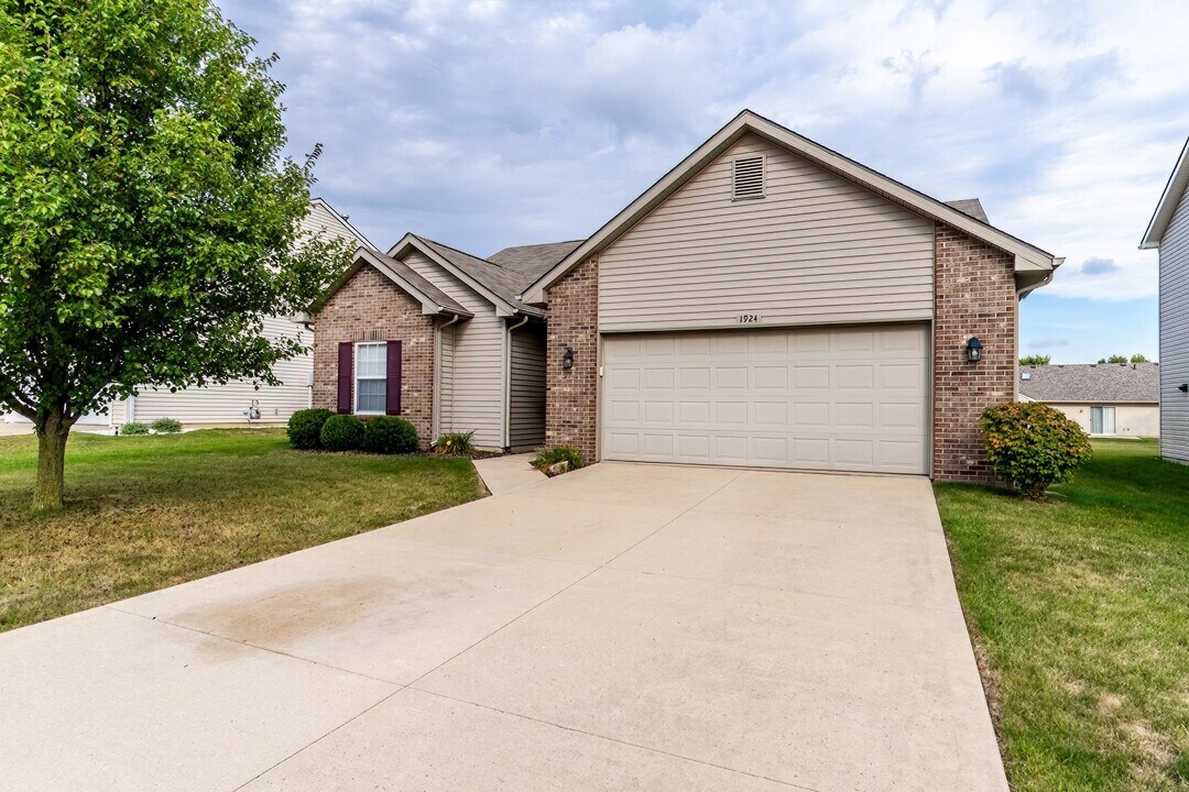 1924 Morgan Creek Dr in Fort Wayne, IN - Building Photo