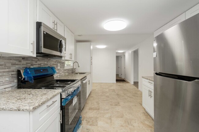 60 Ellison Rd in Franklin Township, NJ - Building Photo - Building Photo