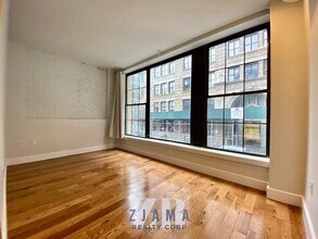 72 Willoughby St in Brooklyn, NY - Foto de edificio - Building Photo
