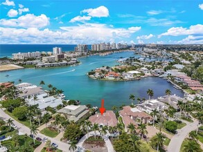 255 Bay Point in Naples, FL - Foto de edificio - Building Photo