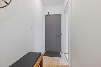 501 St Clair Ave W in Toronto, ON - Building Photo - Building Photo