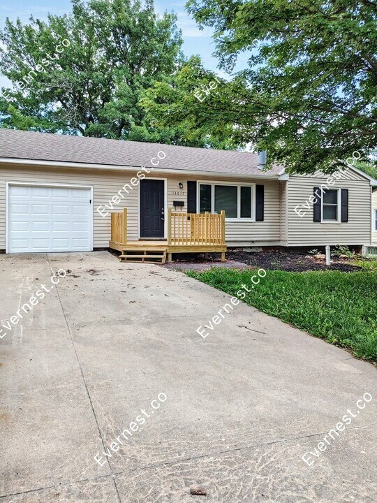 13617 Craig Ave in Grandview, MO - Building Photo