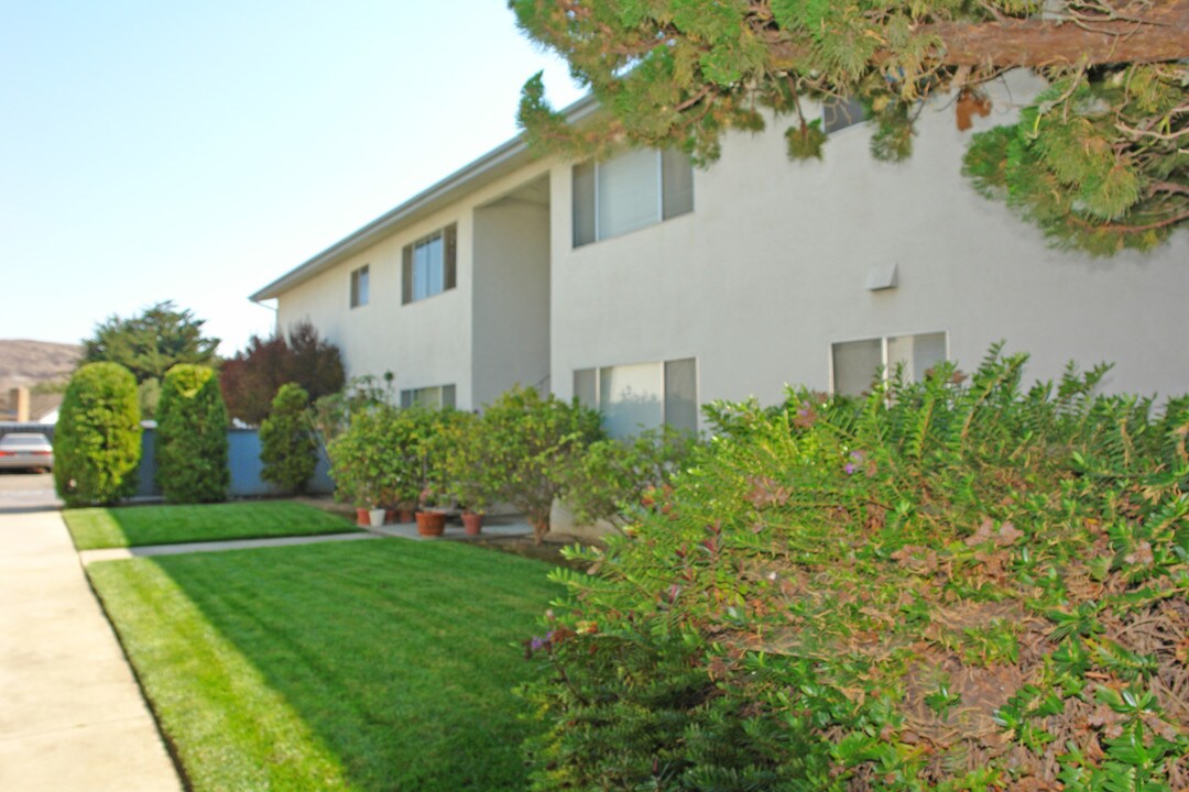 1306 Galleon Way in San Luis Obispo, CA - Foto de edificio