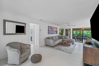 50 Pelican Pointe Dr in Delray Beach, FL - Building Photo - Building Photo
