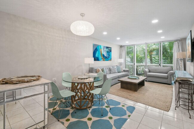 227 Brazilian Ave in Palm Beach, FL - Building Photo - Building Photo