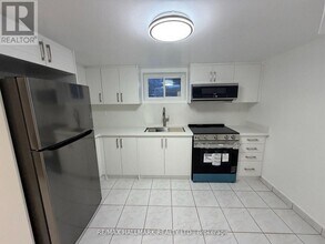 43 Commons Dr in Toronto, ON - Building Photo - Building Photo