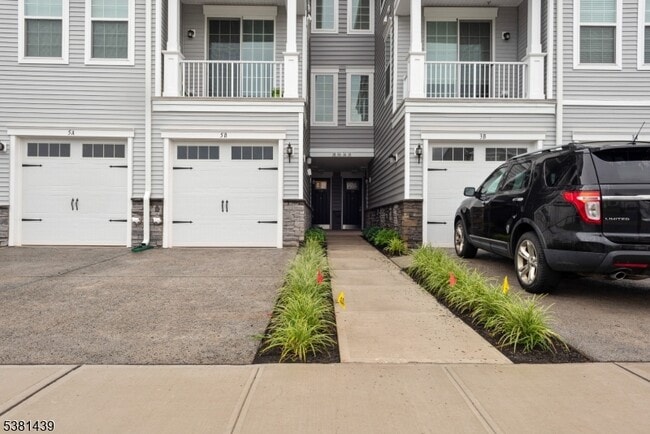 5B Passe Ct in Hillsborough Township, NJ - Building Photo - Building Photo