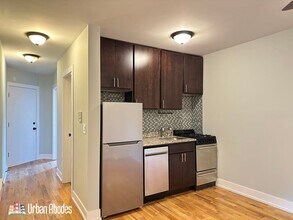 816 W Cornelia Ave, Unit A in Chicago, IL - Building Photo - Building Photo
