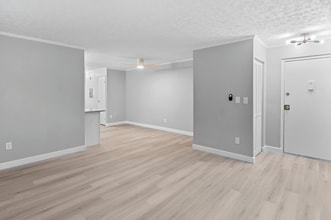 The Courtyard of Oakley in Cincinnati, OH - Foto de edificio - Building Photo