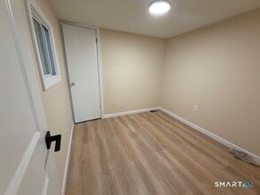 55 Sugar St in Newtown, CT - Building Photo - Building Photo