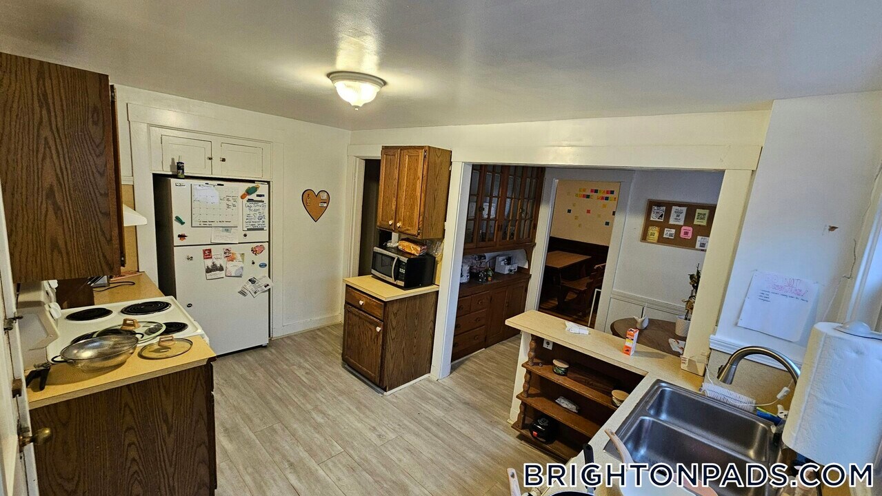 16 Gerald Rd in Boston, MA - Building Photo