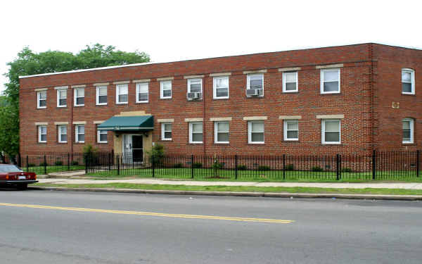 116 44th St NE in Washington, DC - Foto de edificio - Building Photo