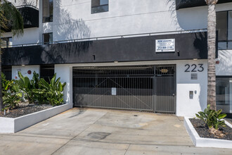 223 N Alvarado St in Los Angeles, CA - Building Photo - Building Photo