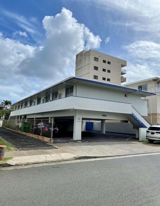 property at 711 Makaleka Ave